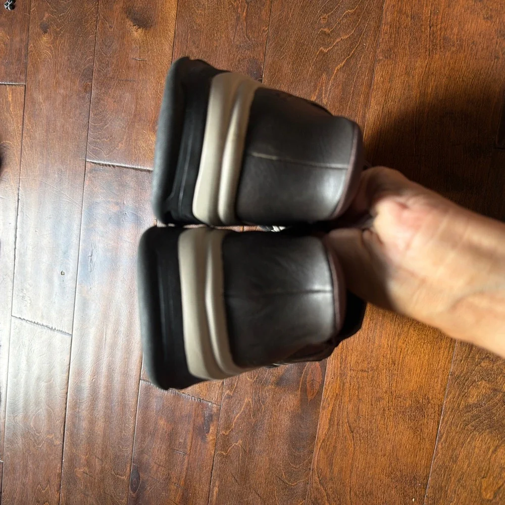 Skechers new without